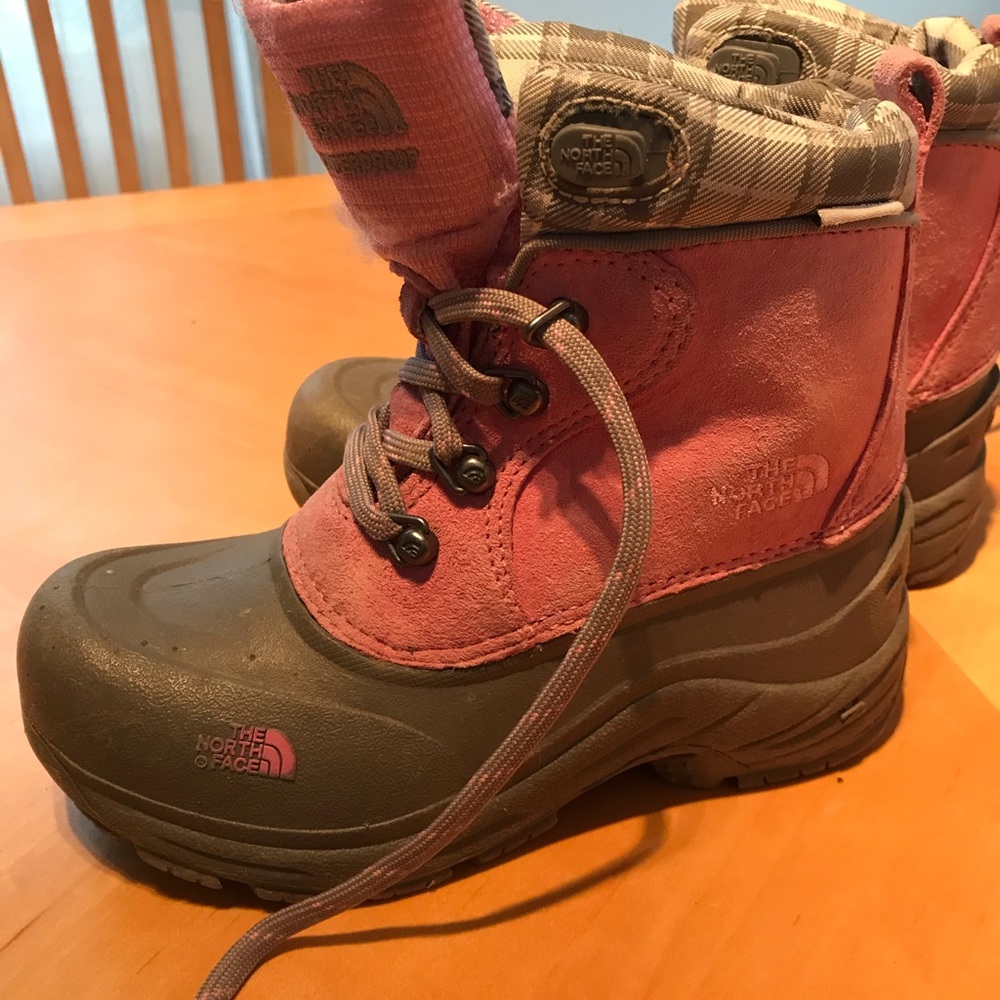 Girls size 1 North Face waterproof winter boots